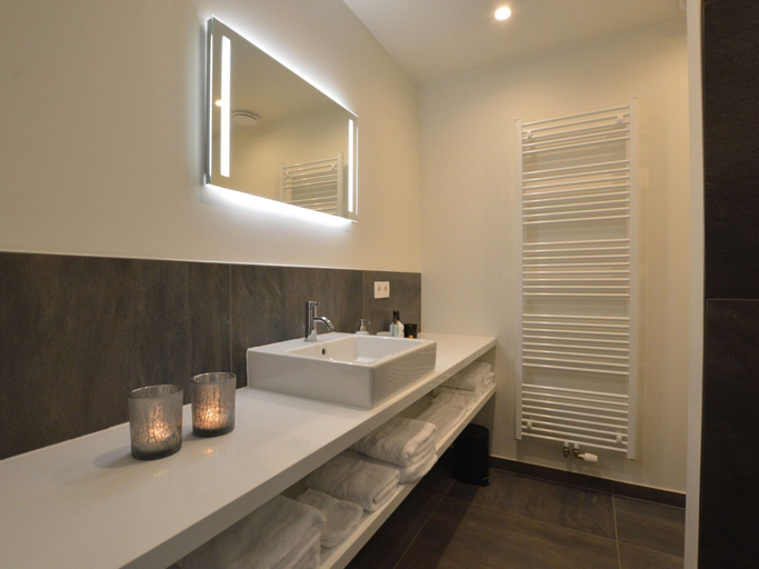 Bathroom 4, Lovely Holiday Home 'walleken' With a Pond, Oost-Vlaanderen