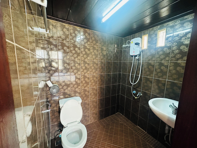 Bathroom 4, Levady Guest House, Luang Prabang
