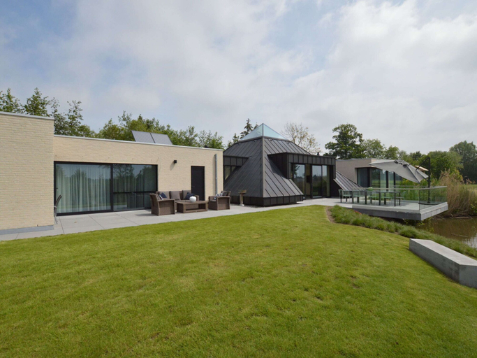 Exterior & Views 2, Lovely Holiday Home 'walleken' With a Pond, Oost-Vlaanderen