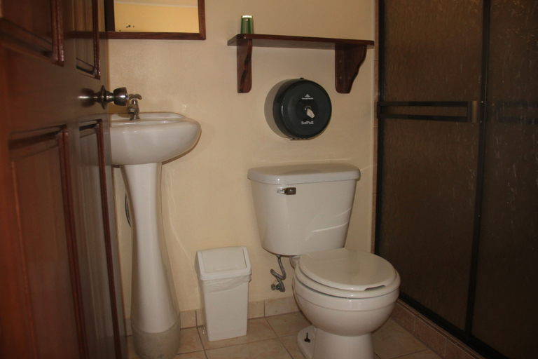 Bathroom 3, Hotel Sueños del Volcan, San Ramón