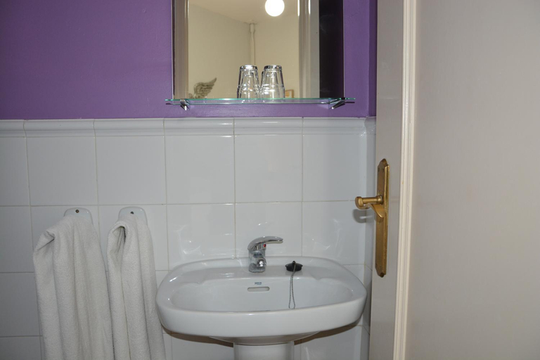 Others 5, Hostal Moratin, Valencia