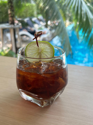 Food & Drinks 9