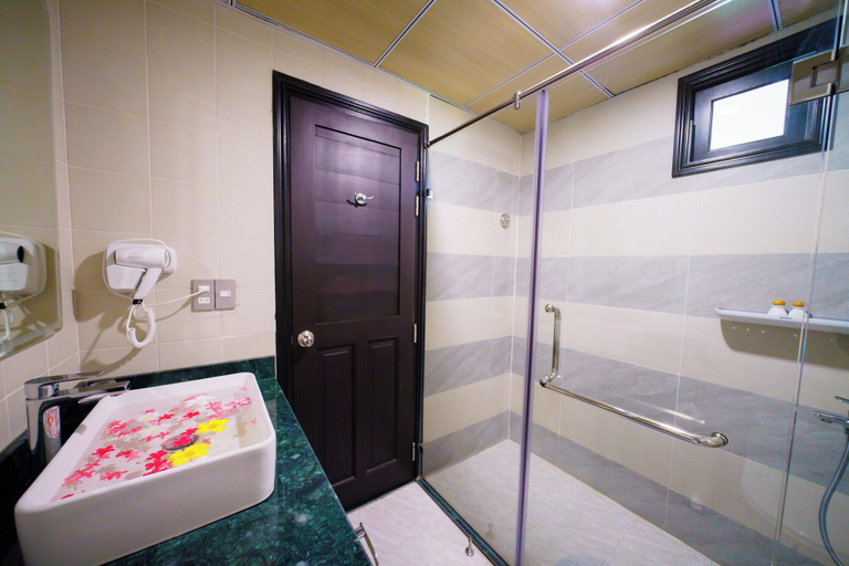 Bathroom 5, Blooming Lotus Resort, Phan Thiết