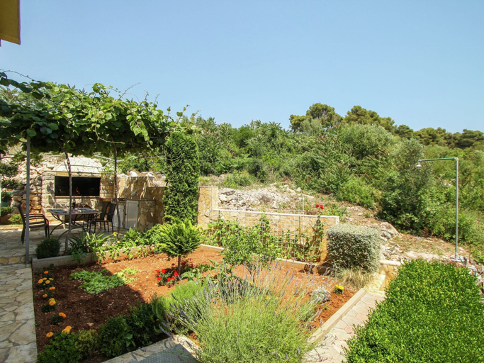 Others 3, Apartment in Trogir Near the Beach, Trogir