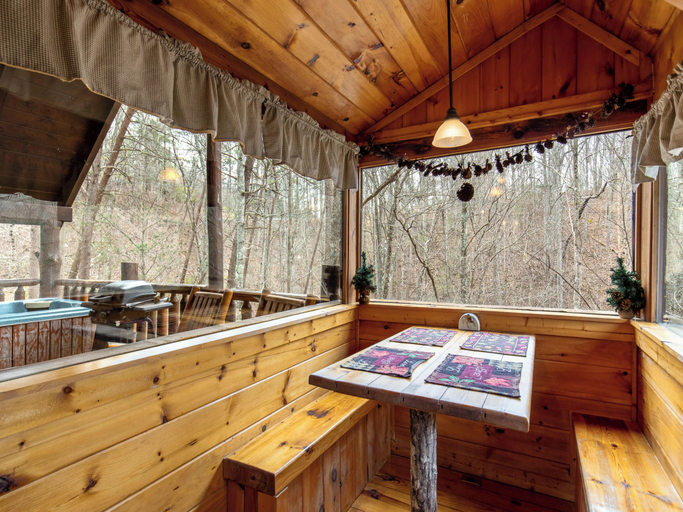 Food & Drinks, Amber Crest, Sevier