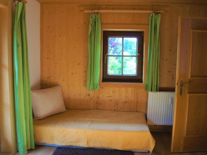 Room 2, Apartment in Top Location in Fugen With Balcony, Schwaz