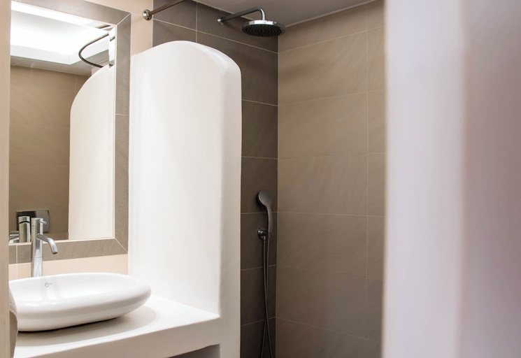 Bathroom 5, Sellada Beach, South Aegean