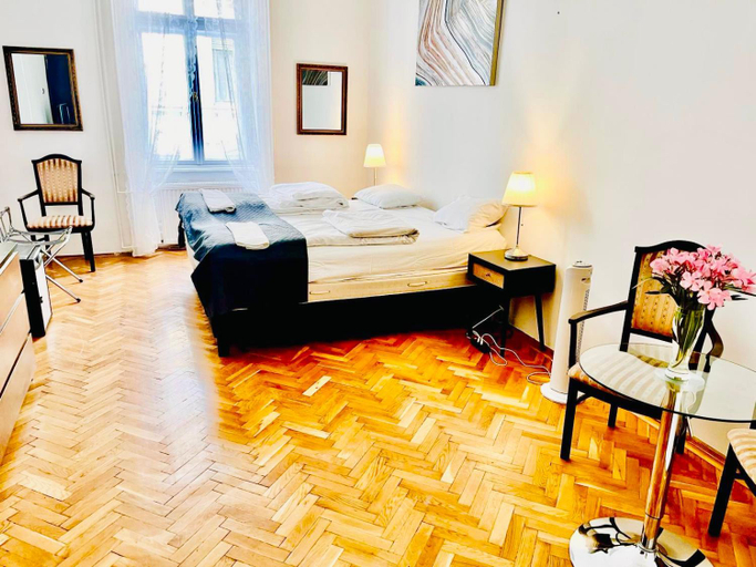 Others 4, City Rooms, Budapesti