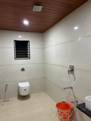Bathroom 3, Hotel Jeet Paradise, Satara