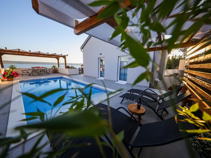 Sport & Beauty 1, Holiday Home With Private Swimming Pool, Jasenice