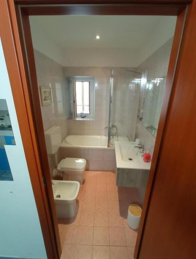 Bathroom 2, Aria di Sale, Trieste