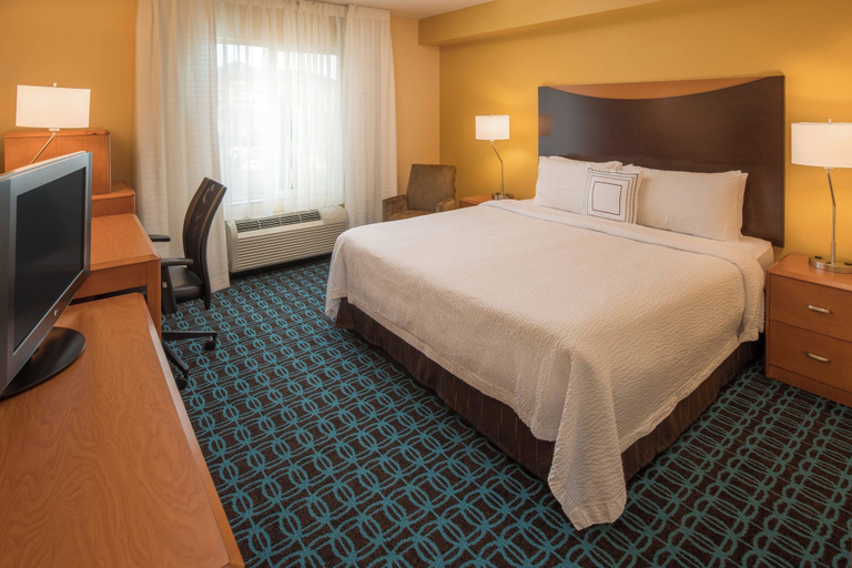 Bedroom 3, Fairfield Inn & Suites by Marriott Portland North, Multnomah