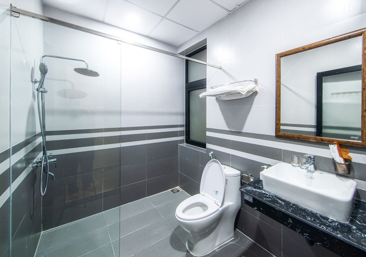 Bathroom, Dan Nguyen Phat Hotel DN- by Bay Luxury, Da Nang