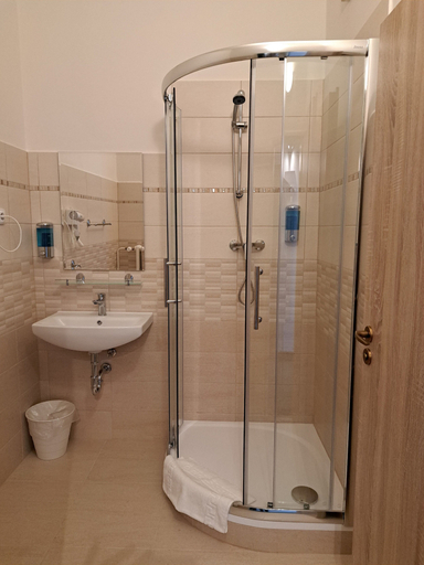 Bathroom 4, Hotel Legie, Praha 1