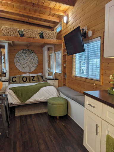 Bedroom 3, Blue Lakes Village, Lake