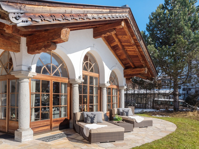 Others 4, Exclusive Tyrolean Chalet Near Ski Lifts, Kitzbühel