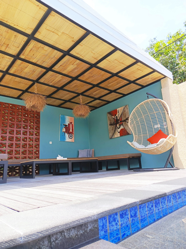Exterior & Views 21