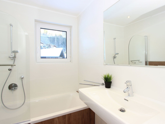 Bathroom 3, Charming Apartment in Finkenberg With Sauna, Schwaz