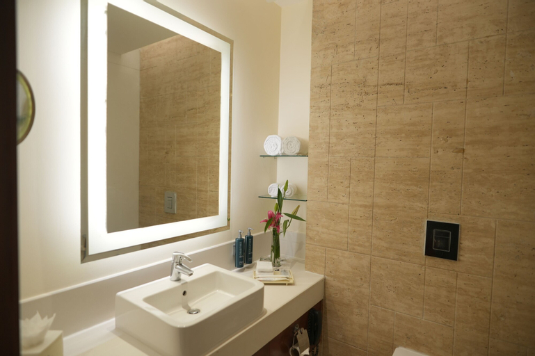 Bathroom 14