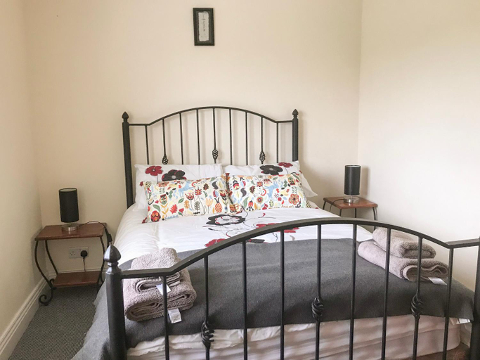 Bedroom 2, Labasheeda