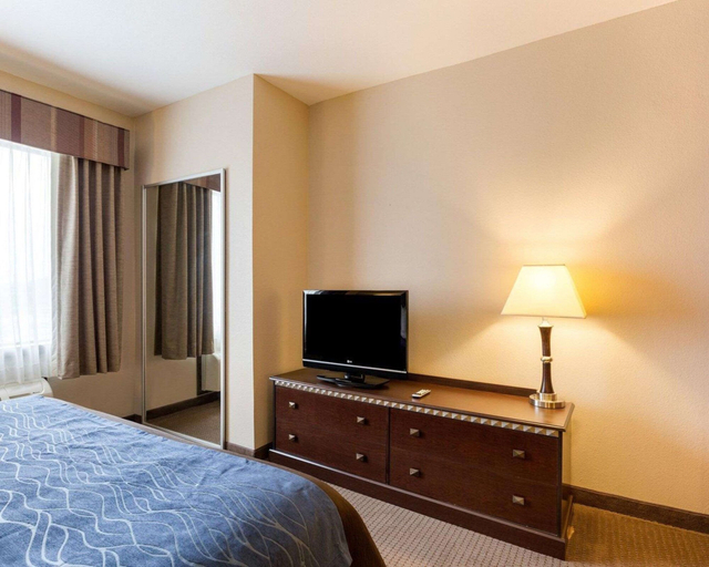Bedroom 2, Comfort Inn & Suites Winnie, Chambers