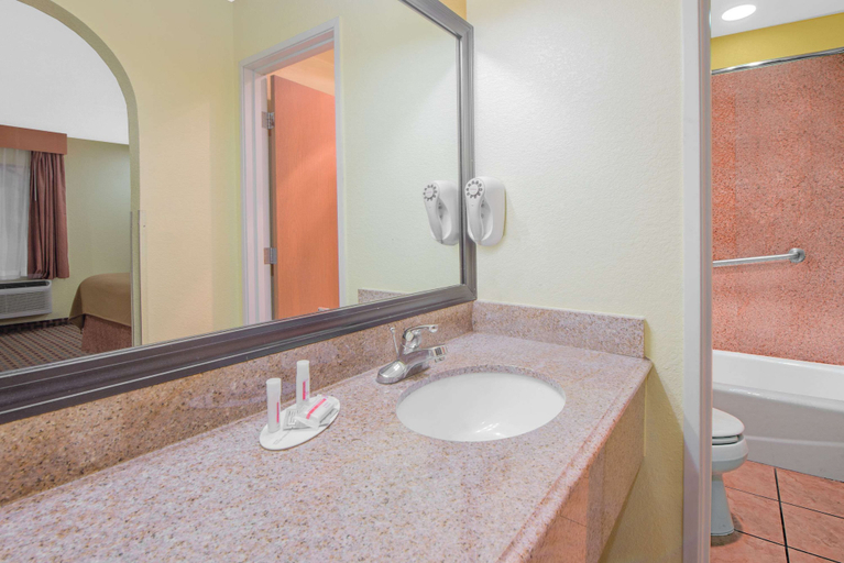 Bathroom 3, Days Inn by Wyndham Lubbock South, Lubbock