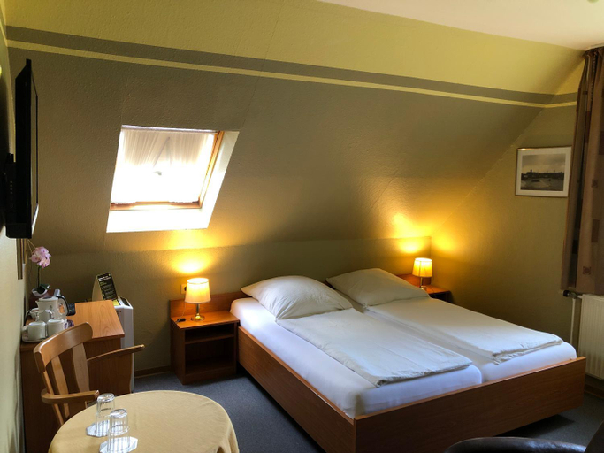 Bedroom 2, Garni Hotel-Pension Holum, Wittmund