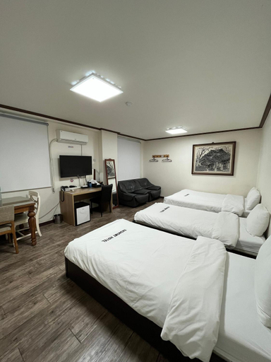 Bedroom 4, Mokpo Ekonomy Hotel, Muan