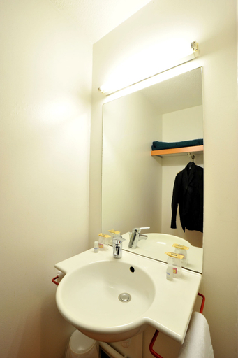 Bathroom 5, Hotel & Residence Moissy, Seine-et-Marne