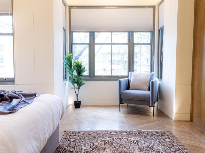 Room 2, Five Bedroom Near Camden Arts Centre by Bevilla, London