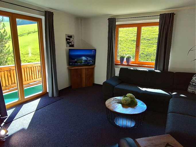 Others 5, Voluminous Apartment near Ski Slopes in Maria Alm, Zell am See