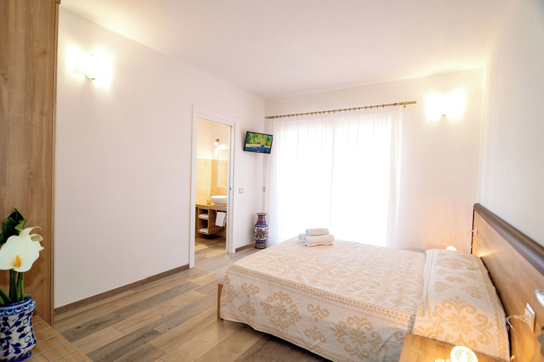 Bedroom 5, MOLAROTTO CAMERE CON ANGOLO COTTURA, Nuoro