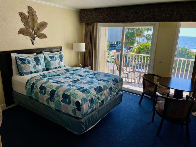 Others 4, 2 Bed Condo with Balcony Facing Pool and Sunsets!, Hillsborough