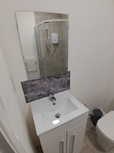 Bathroom 4, The Broadway Rooms, Leicester