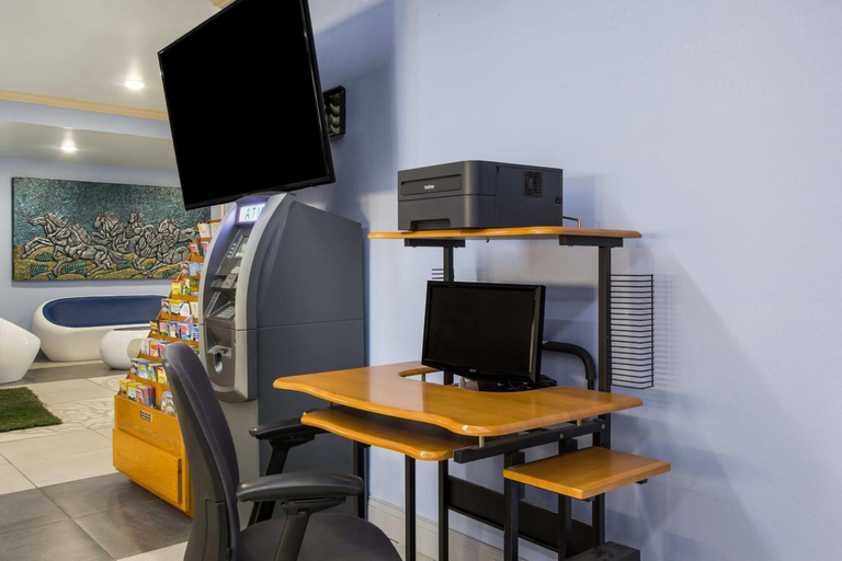 Others 5, One life studio and suites, Vanderburgh