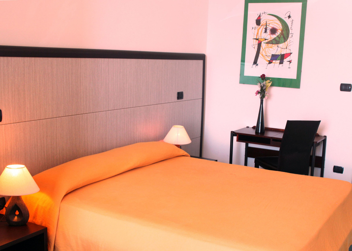 Bedroom 2, Hotel Palinuro, Salerno