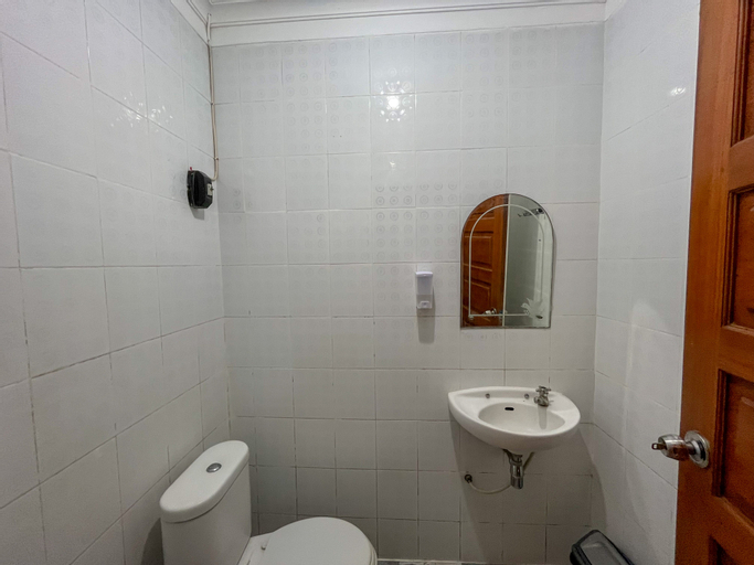 Bathroom 22