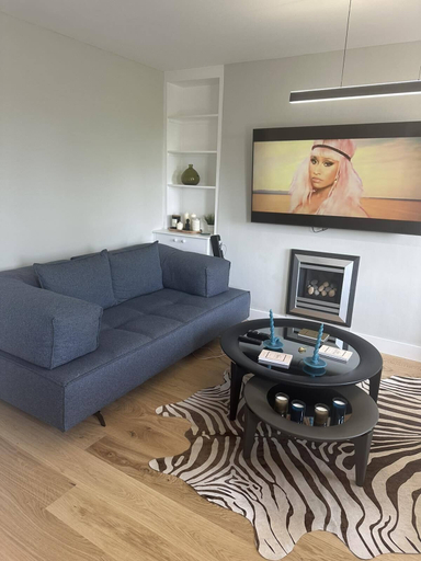 Others 5, Abbey Road Luxury Modern Flat, London
