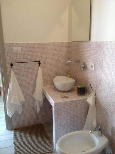 Bathroom 2, Salerno Inn B&B, Salerno