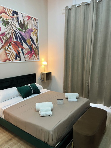 Bedroom 5, VPM room's central train station, Napoli