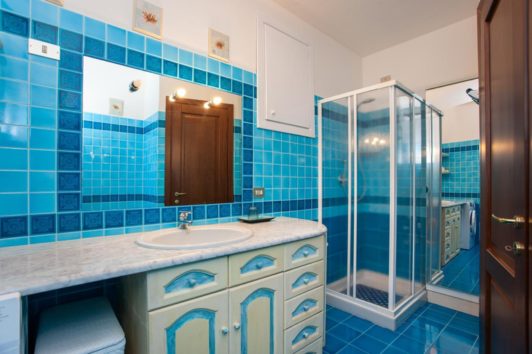 Shower 5, Galathee Sea View, Nuoro