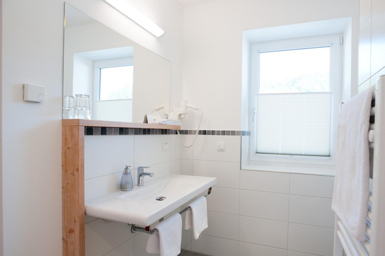 Bathroom 3, Hotel Vosenhuber, Amstetten