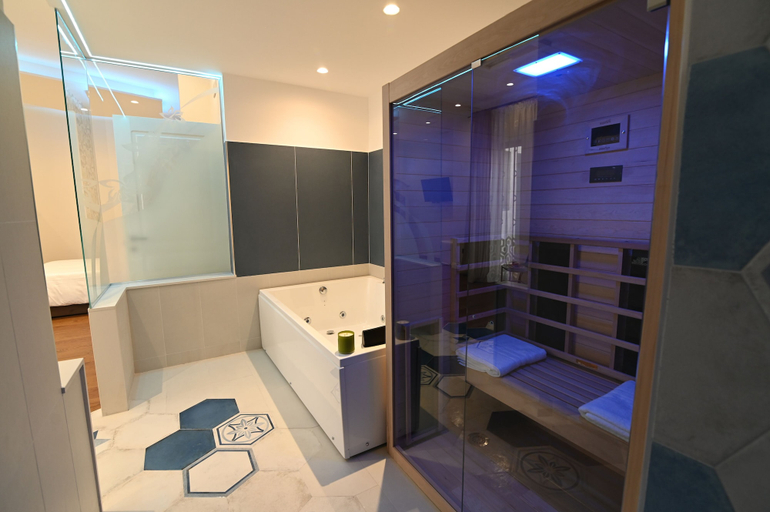 Bathroom 5, Slopes Suites and Spa, Napoli