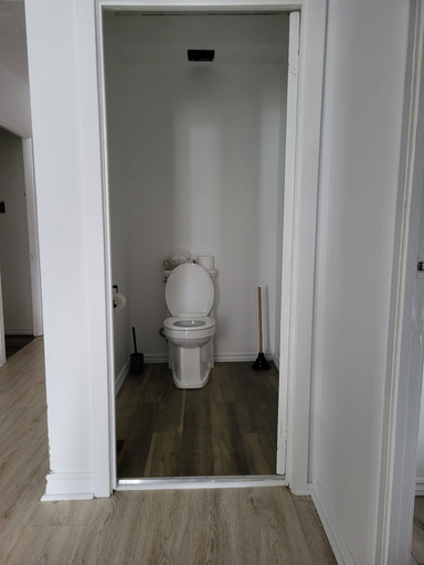 Bathroom, KWE Café & Auberge, Témiscouata