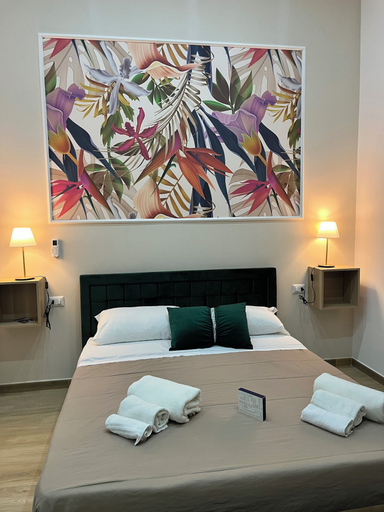Bedroom 3, VPM room's central train station, Napoli