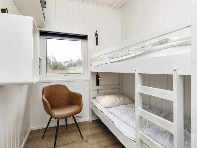 Bedroom 2, 4 Star Holiday Home in Blavand, Varde