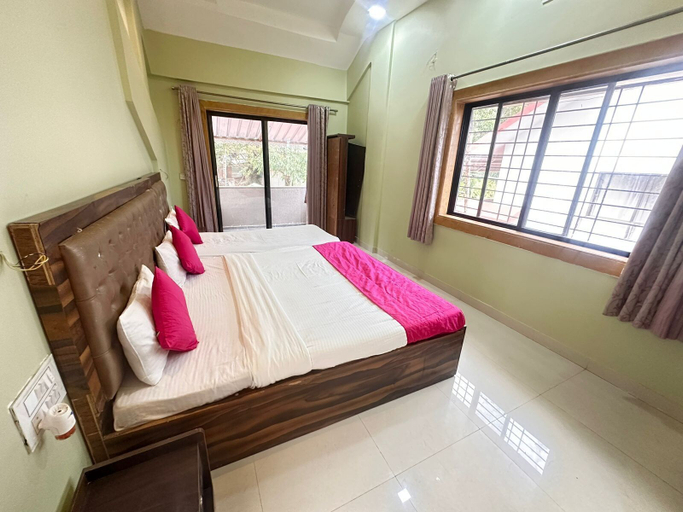 Bedroom 2, Hills Berry Villa, Satara