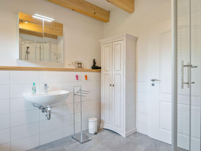 Bathroom 5, Tranquil Holiday Home in Winsen near River, Celle