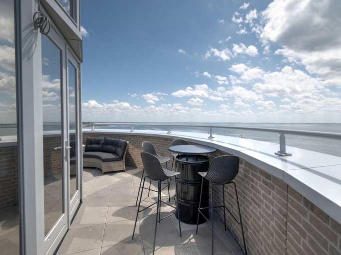 Others 2, Apartment in Scherpenisse by Oosterschelde