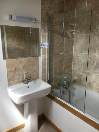 Bathroom 3, The Lampet Arms, Oxfordshire